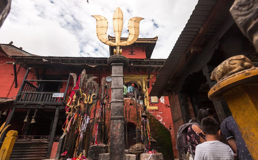 पाल्पा भैरवमा दर्शनार्थी बढे तर रोटको व्यापार घट्यो